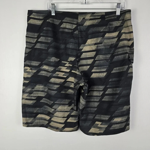 Oakley Board Short Men's 34 Swim Trunks Drawstring Pockets Geometric Pattern - Picture 2 of 10